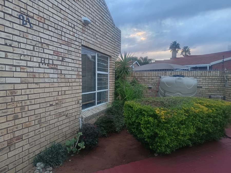3 Bedroom Property for Sale in Roylglen Gardens Northern Cape